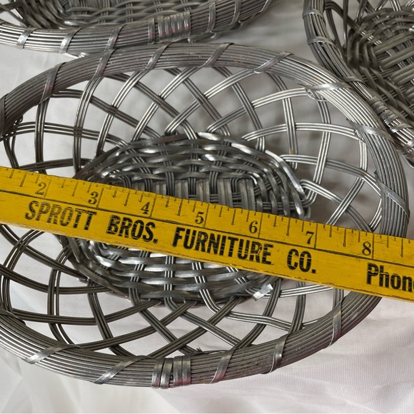 3 beautiful woven wire metal nesting baskets. - Picture 6 of 13